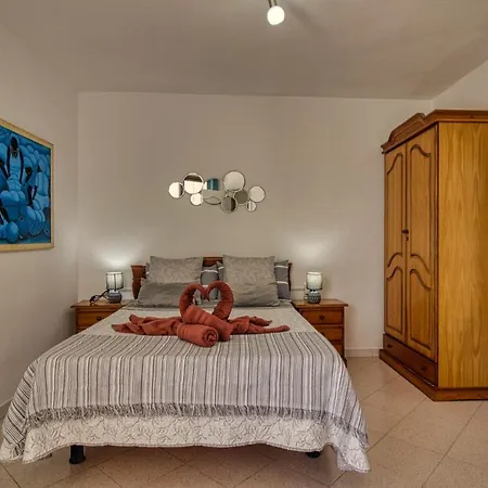 Apartment Penthouse With Magnificent Ocean Views, Jacuzzi, Pool, Nearby Beach In Tenerife South *