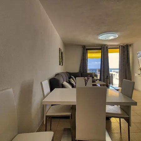 Penthouse With Magnificent Ocean Views, Jacuzzi, Pool, Nearby Beach In Tenerife South