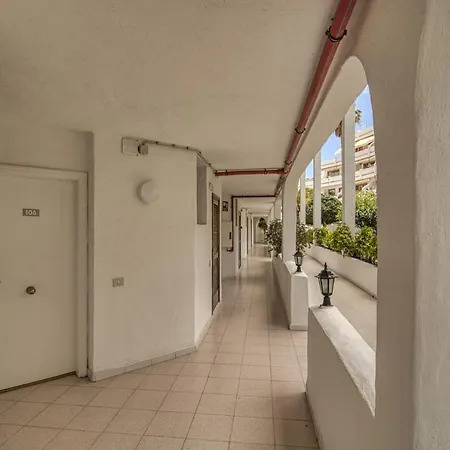 Apartment Penthouse With Magnificent Ocean Views, Jacuzzi, Pool, Nearby Beach In Tenerife South *