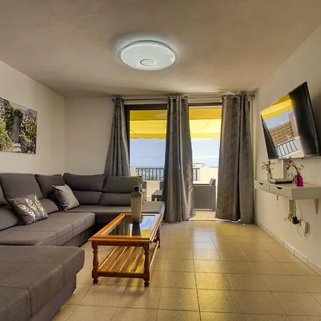 Penthouse With Magnificent Ocean Views, Jacuzzi, Pool, Nearby Beach In Tenerife South