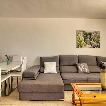Apartment Penthouse With Magnificent Ocean Views, Jacuzzi, Pool, Nearby Beach In Tenerife South