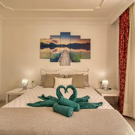 Apartment Penthouse With Magnificent Ocean Views, Jacuzzi, Pool, Nearby Beach In Tenerife South